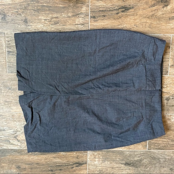 Banana Republic pencil skirt - Picture 3 of 3